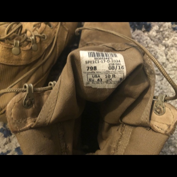 Size 10 tan Vibram combat boots - Picture 3 of 3